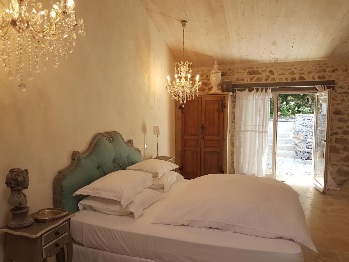 Le Domaine Saint Martin Bed and Breakfast Flassans-sur-Issole Eksteriør billede